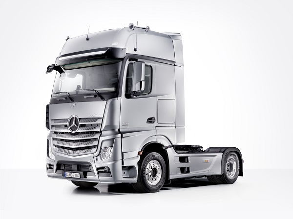 new-actros-have-arrived-at-the-murwillumbah-truck-centre